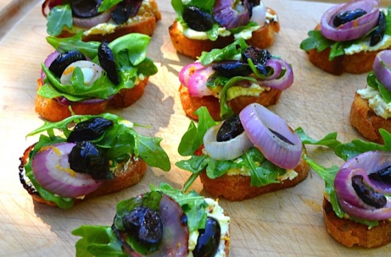 grilled bread, arugula, goat cheese, olives, onions, appetizer