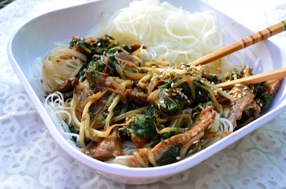 stir-fry, beef, bean sprouts, spinach, ginger, Asian stir-fry