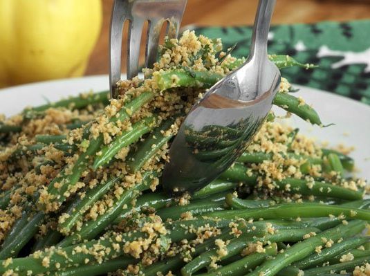 Lemony Green Beans w:Almond Breadcrumbs