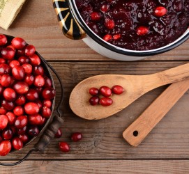 Thanksgiving cranberries with cloves