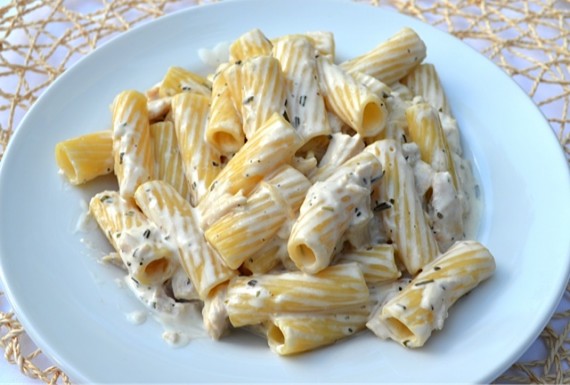 rigatoni,pasta,noodles,creamy,cheesey