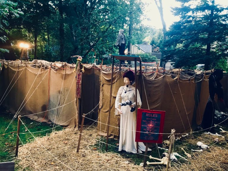 Who is the family who makes the Ridgewood Halloween Maze? Tips From Town